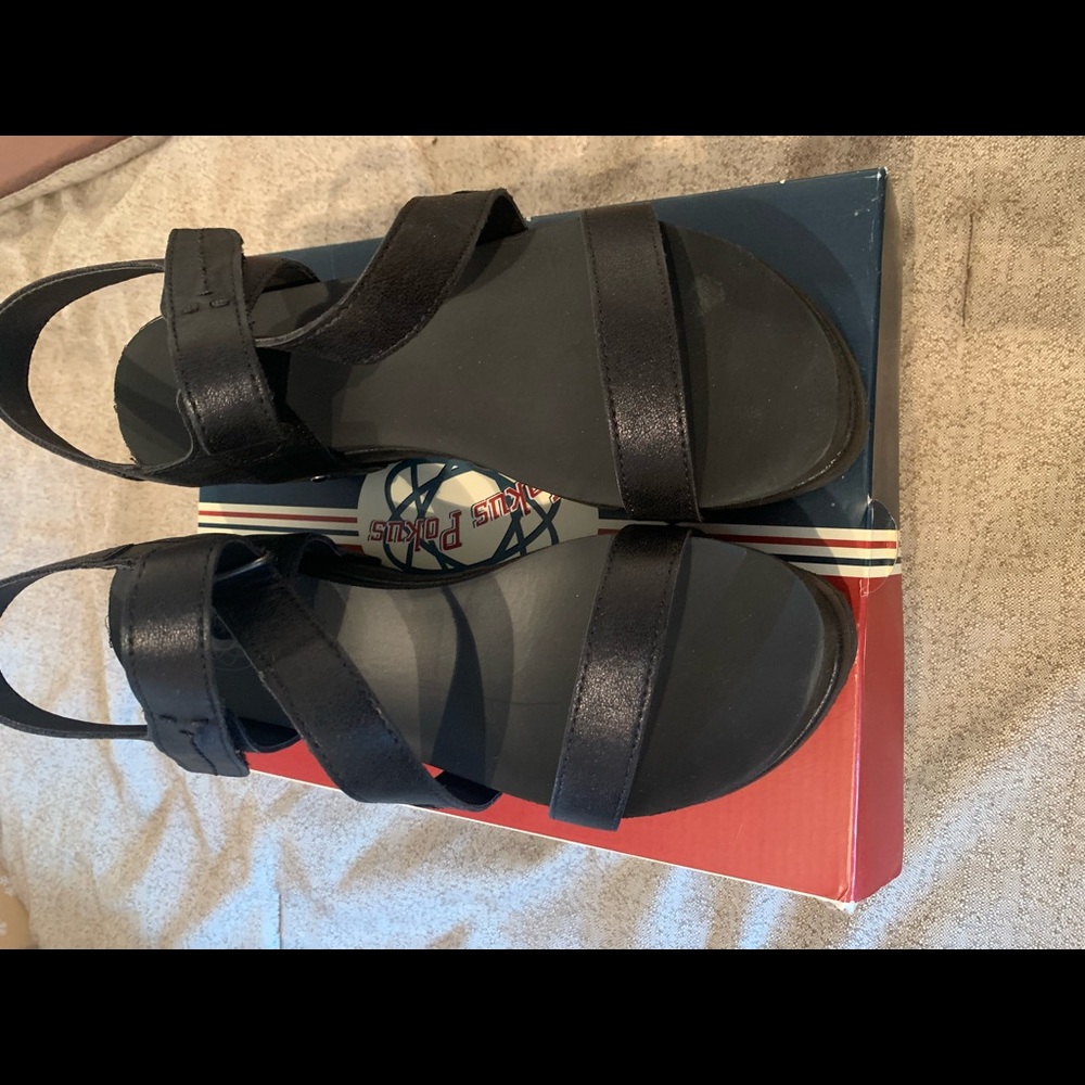 Hocus-pocus black size 9 sandal